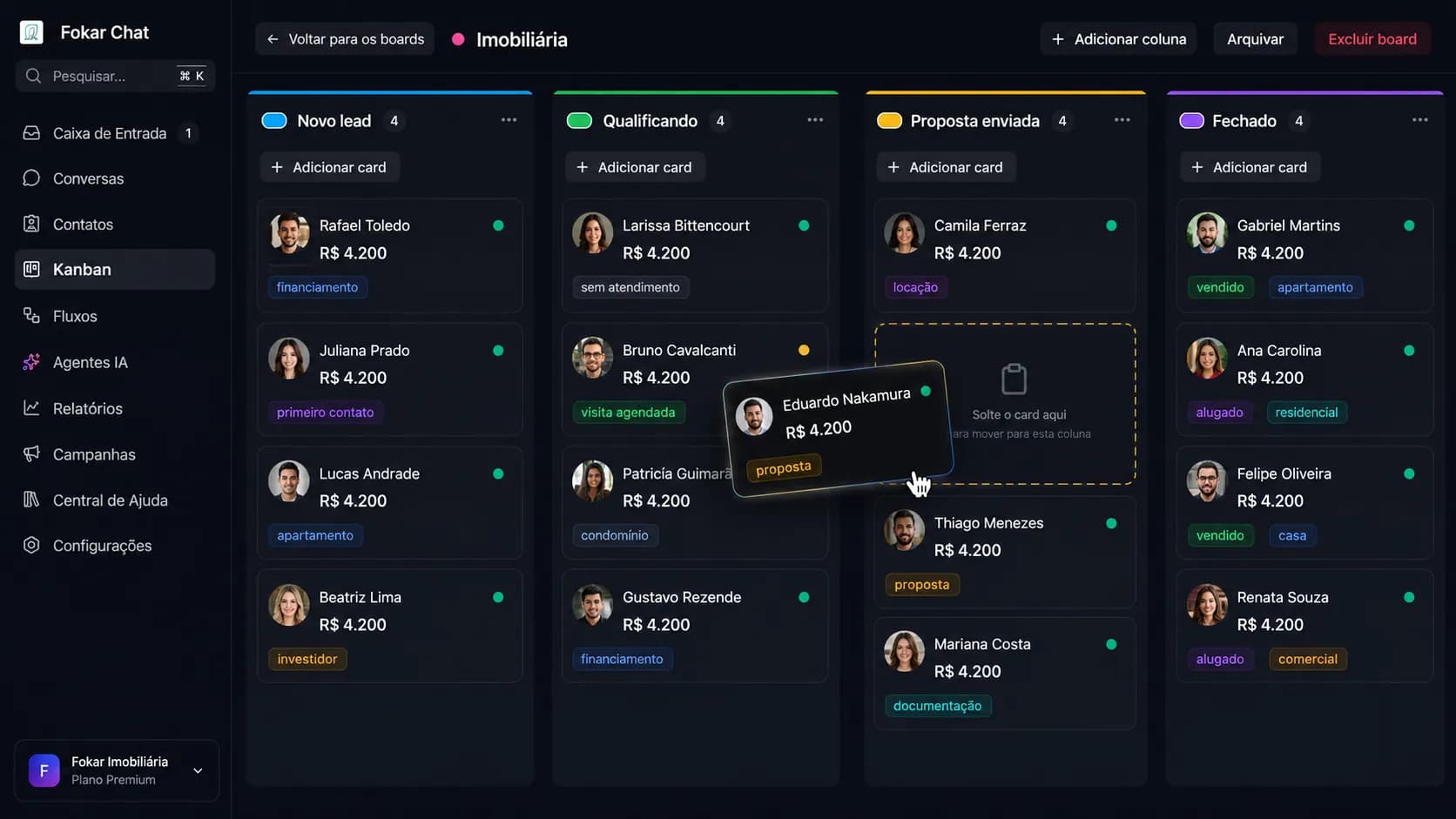 Funil de vendas em kanban com um card sendo arrastado entre colunas